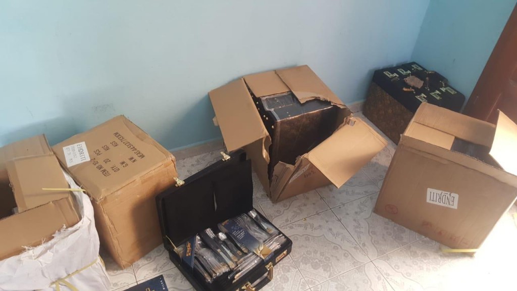 FOTO/Kapet me 27 mijë euro, pranga rumunit në Lezhë, çfarë iu gjet në banesën me qira