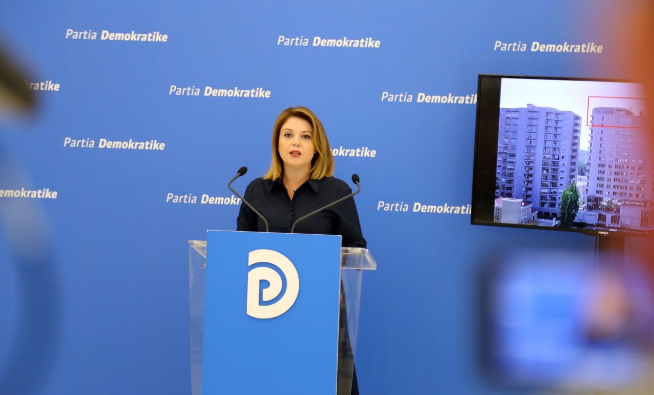 FOTO/PD denoncon ndërtimet pa lejë në kryeqytet: Dy figurat e njohura të PS fshihen pas tyre