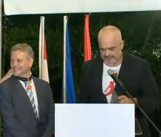 Ambasadori austriak në prag të largimit, i bën qejfin Ramës: Kriza do të zgjidhet…