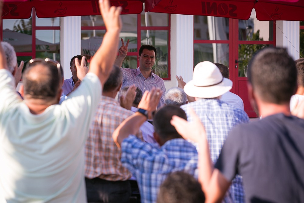 FOTO/Basha nuk i ndahet mazhorancës: Shumë shpejt do ta shporrim këtë pakicë kriminale