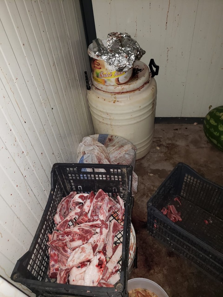 SHOKUESE/ Bllokohen dy biznese të tregtimit të mishit