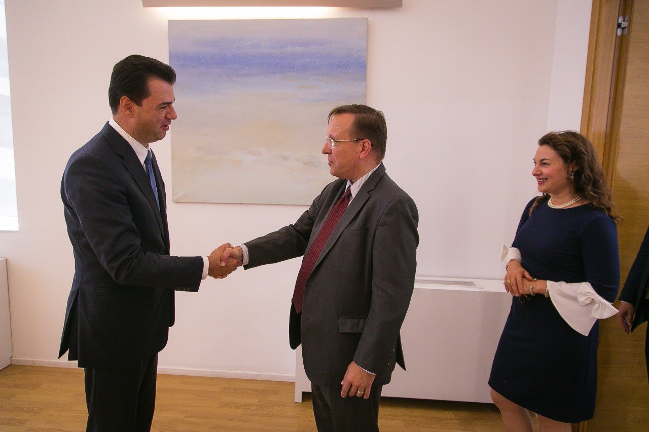 Kryetari i PD takim me drejtorin e zyrës së Europës, ja për çfarë kanë biseduar