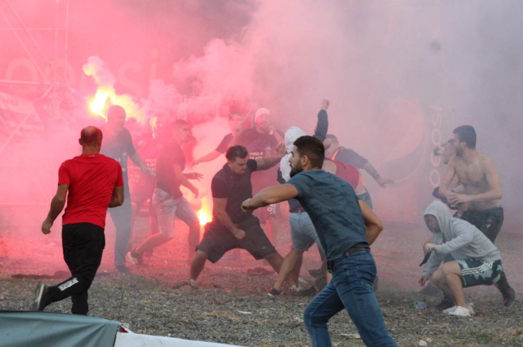 Dhune masive ne stadiumin Selman Stermasi para derbit kryeqytetas