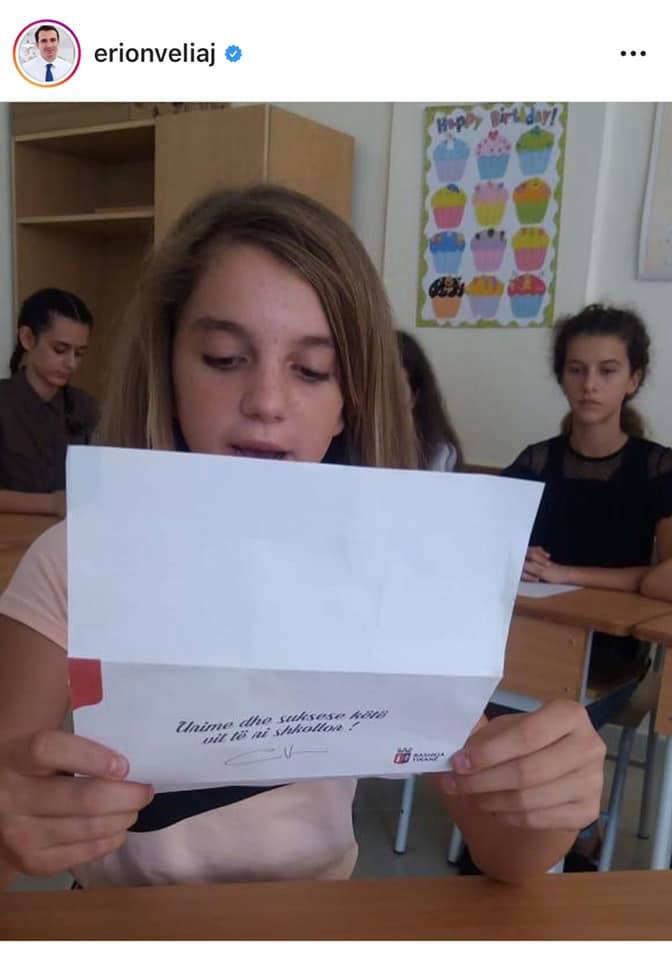 FOTO/Zhupa denoncon propagandën e Veliajt: Si po i indoktrinon fëmijët me arritjet e tij imagjinare