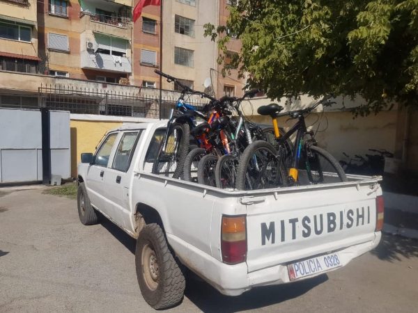 3 adoleshentët bënin namin me vjedhjet, policia e Korçës jep detajet e operacionit