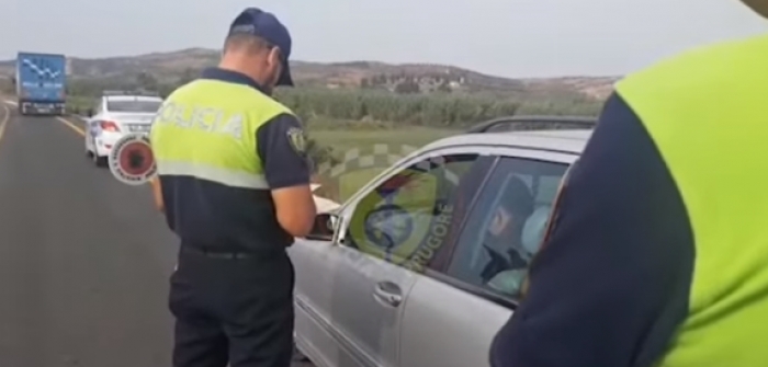 Policia e Fierit bën ‘namin’, arreston 23 shtetas pa leje drejtimi