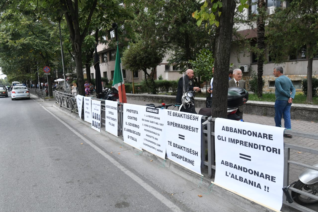 Biznesmenët italianë protestë kundër qeverisë dhe ambasadës së tyre në Tiranë