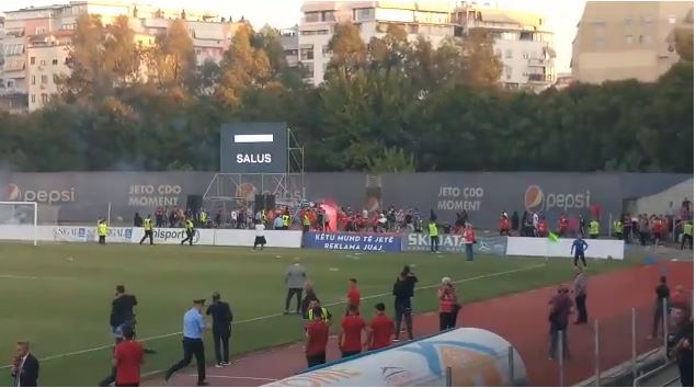 Dhune masive ne stadiumin Selman Stermasi para derbit kryeqytetas
