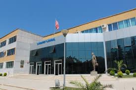 “Distancohemi nga sjelljet e ulëta”, Universiteti pezullon pedagogun e përfshirë në videoskandal