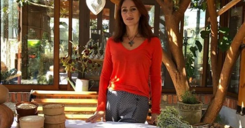 FOTO/”Burri s’u kujtua fare”, Blerina Bombaj i habiti të gjithë në 10-vjetorin e martesës së saj