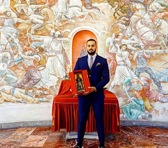 FOTO/Të gjithë mezi e prisnin, shtyhet koncerti i madh i këngëtarit të njohur