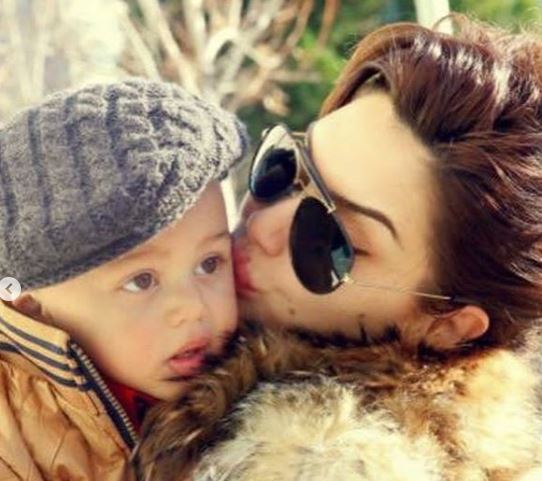 FOTO/Çiljeta me dedikim prekës për Fernandon në ditën e parë të shkollës, flet dhe për babain e tij