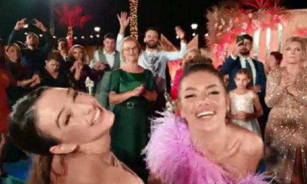 Elvana ‘e djeg’ me valle në dasmën e Jonidës dhe Besnikut