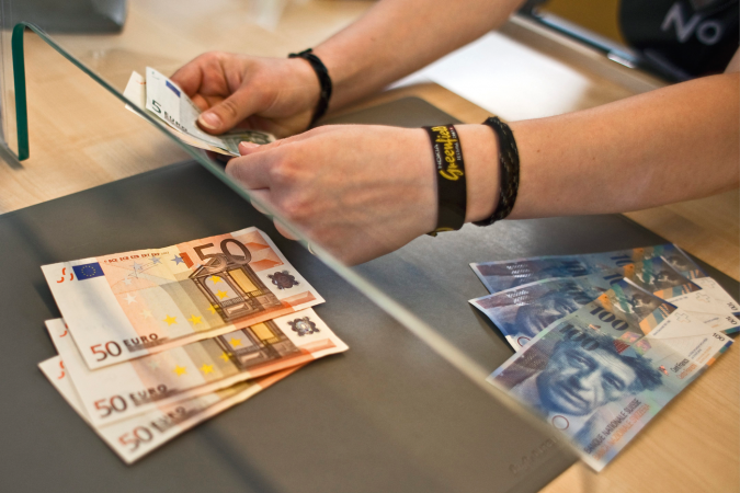 SKANDAL/ Në Tropojë të vdekur, të burgosur dhe emigrantë marrin ndihmë ekonomike