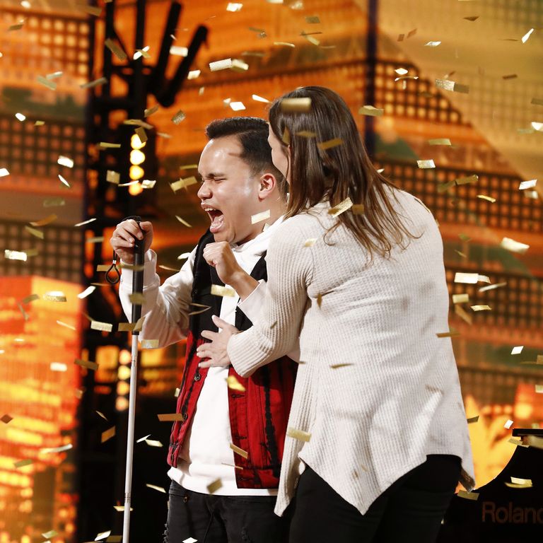 VIDEO/Rrëmbeu zemrat e të gjithëve me talentin e tij, 22-vjeçari autik fiton kompeticionin e madh