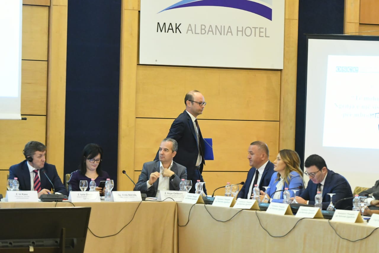 Diskutimi për reformën zgjedhore, përfaqësuesi i opozitës lë tryezën pas disa sugjerimeve