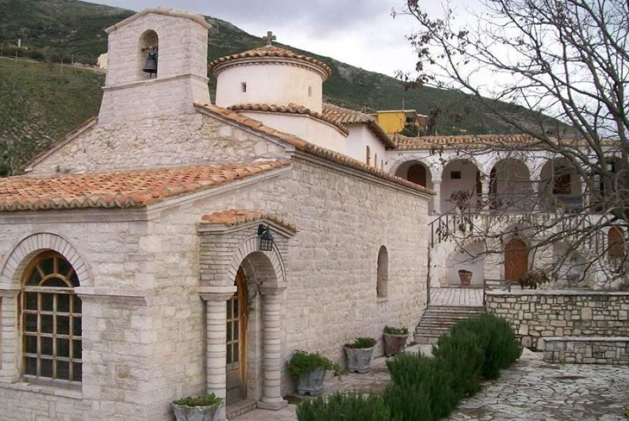 Grabitet kisha e ‘Shën Dhimitrit’ në Himarë