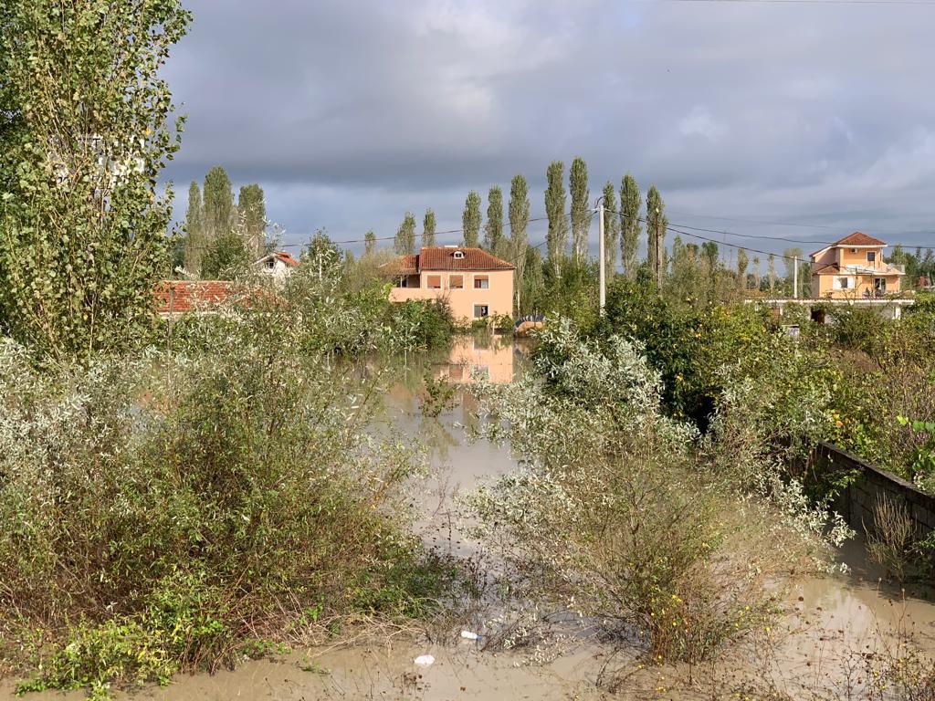 FOTO/Banorët e përmbytur në Fushë Krujë denoncojnë: Askush nuk na përgjigjet! Kërkojmë ndihmë