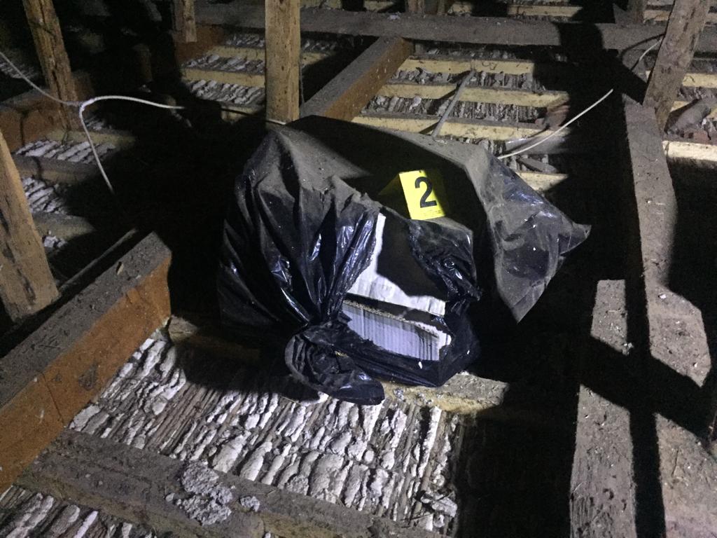 FOTO/ Kishte fshehur drogën në çatinë e shtëpisë, arrestohet 49-vjeçari nga Lezha