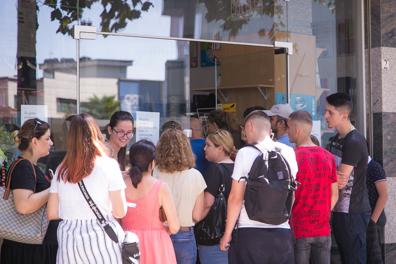 FOTO/ ‘Librat shkollorë’, ish-deputetja: Ky është realiteti, jo ai që prezanton Rama dhe Veliaj