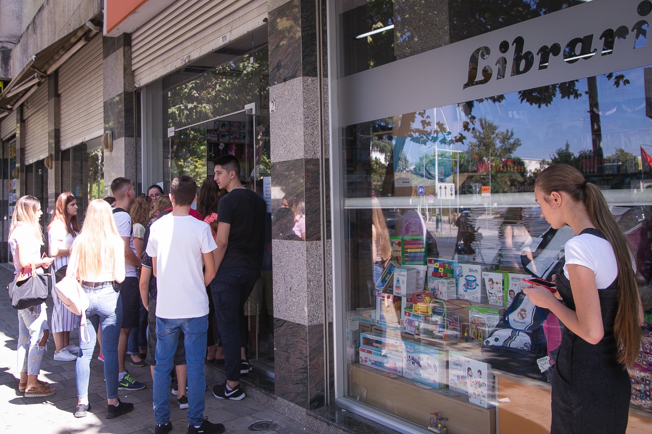 FOTO/ ‘Librat shkollorë’, ish-deputetja: Ky është realiteti, jo ai që prezanton Rama dhe Veliaj