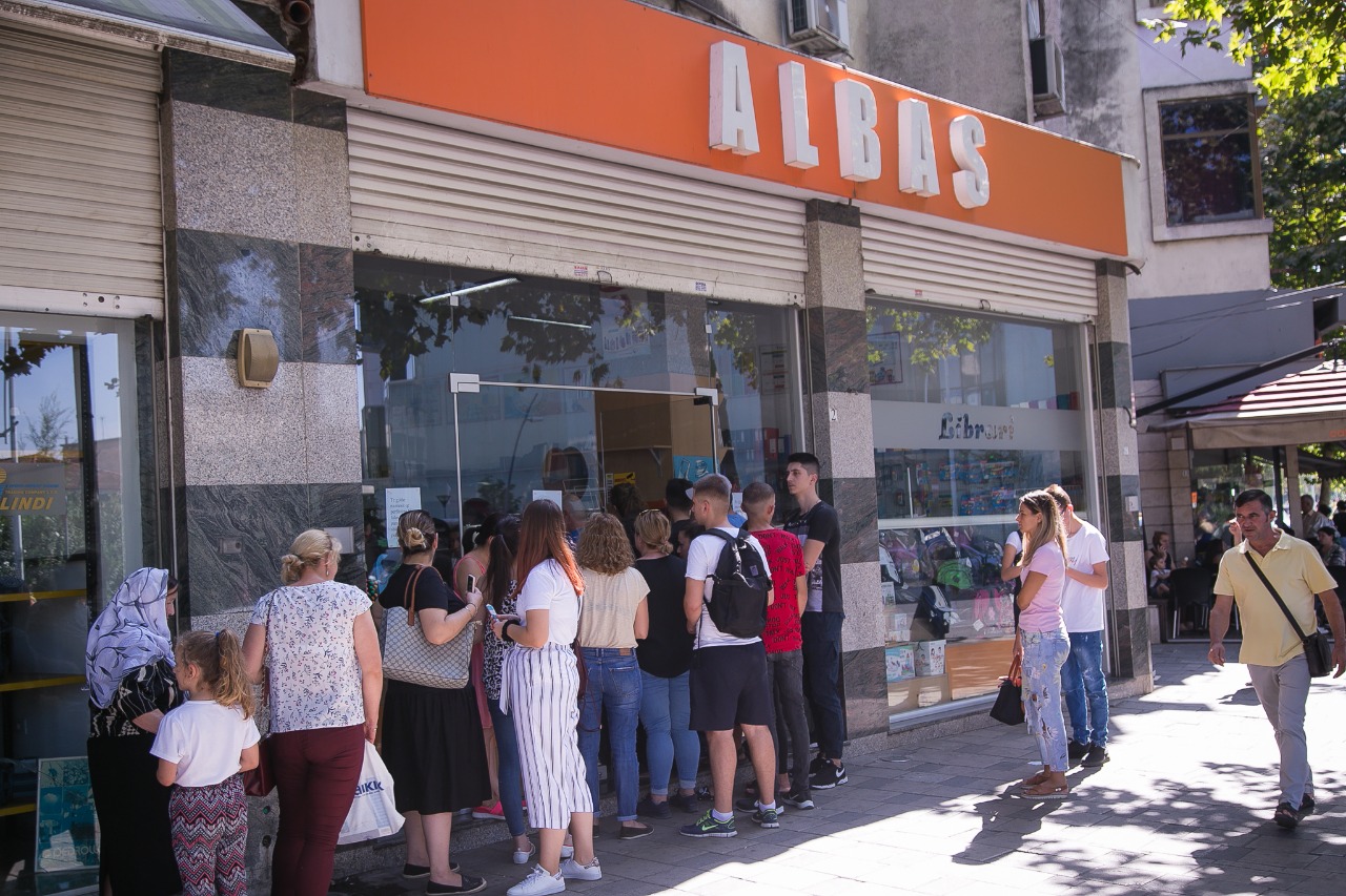 FOTO/ ‘Librat shkollorë’, ish-deputetja: Ky është realiteti, jo ai që prezanton Rama dhe Veliaj