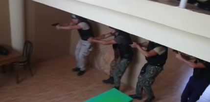 VIDEO/Si do të kapen të rrezikshmit dhe të fortët, policia e tregon përmes pamjeve nga Njësia Speciale
