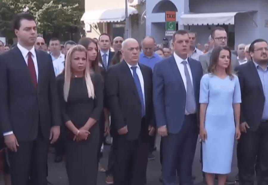 Opozita, homazhe tek memoriali i Azem Hajdarit