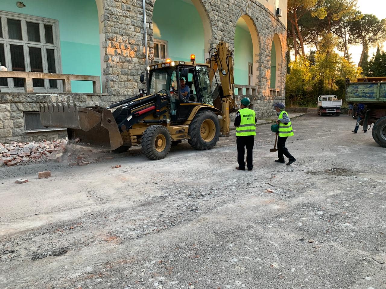 Ish-ministri i kthehet ashpër Velisë: Më i sigurtë kur nuk jam me ty!