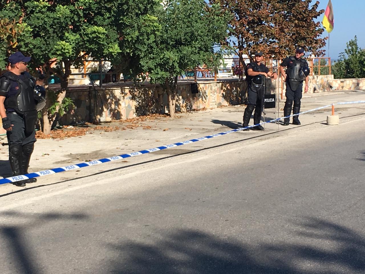 FOTO/Pas përplasjeve me banorët në Vlorë, FNSH shton forcat dhe krijon perimetër sigurie