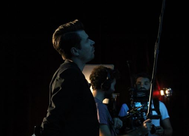 FOTO/Alban Skënderaj me koncerte dhe në Itali, këngëtari pritet të marrë çmimin e rëndësishëm