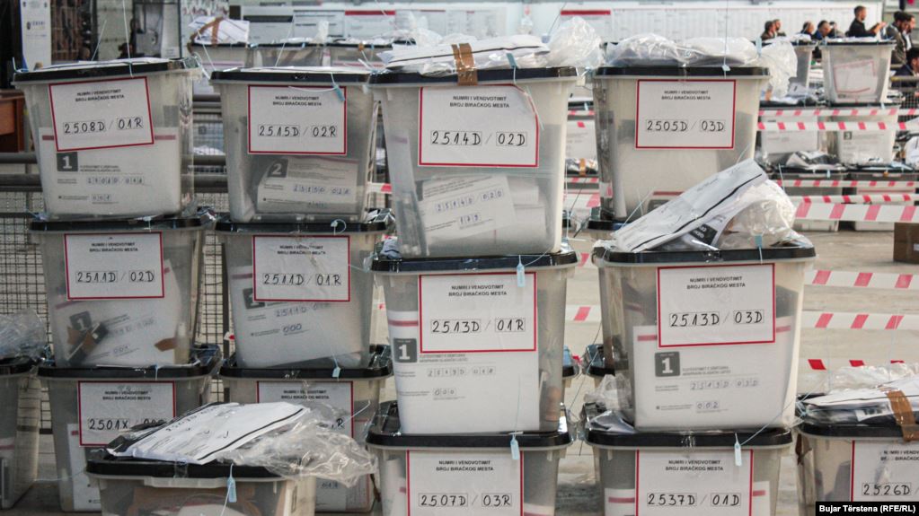 Mbyllet zyrtarisht numërimi i votave në Kosovë, por LDK, PDK dhe Nisma kërkojnë rinumërim: Ka disa probleme