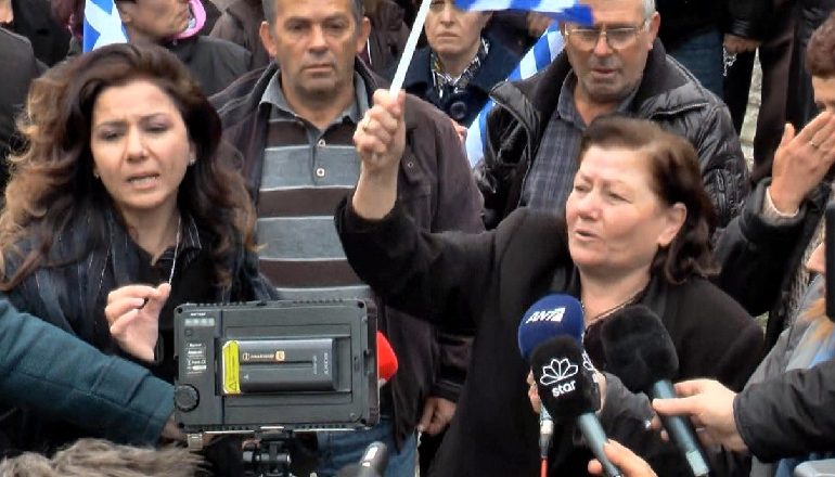 “ Rrëmbeni bombat, rrëmbeni pushkët thyejuni turinjtë, vritini!”