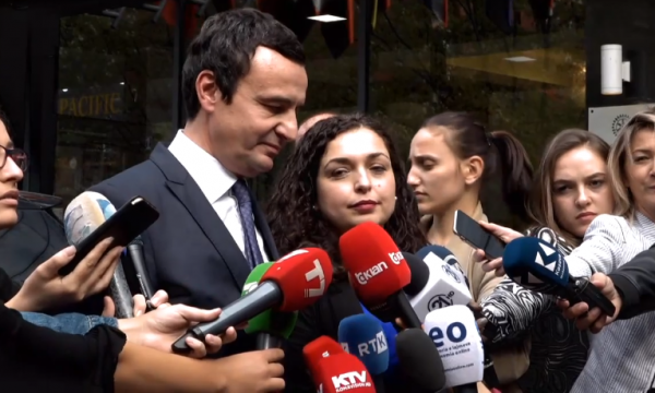 Vjosa Osmani flet pas takimit me Albin Kurtin për koalicionin: Do reduktohet numri i ministrive