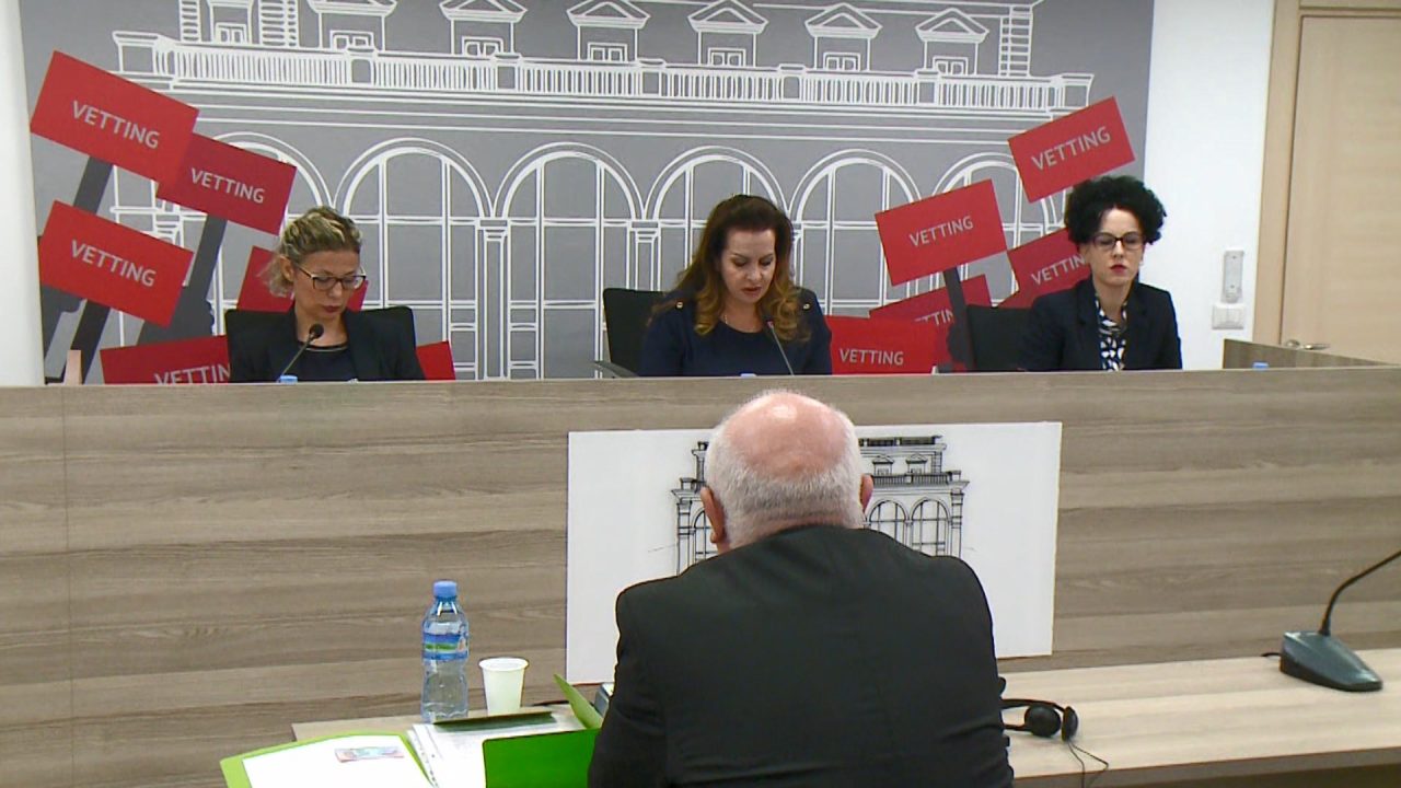 Sharkohet gjyqtari në Korçë, i hapin problem milionat e dhuruara nga vjehrri dhe nëna