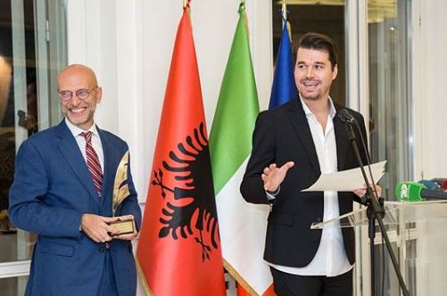 VIDEO/Alban Skënderaj emërohet Ambasador i gjuhës italiane në Shqipëri