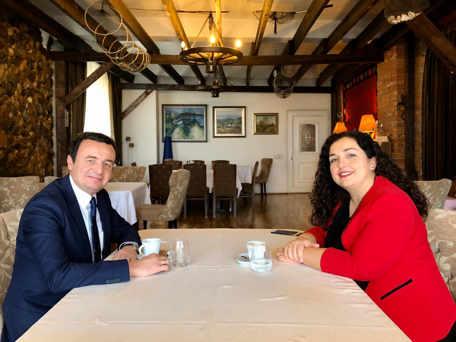 Albin Kurti, takim me Vjosa Osmanin: Kosova do të dalë nga kriza