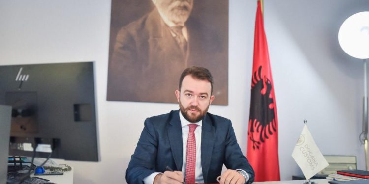 Pas 7 muajsh largohet dhe drejtori i Përgjithshëm i Doganave