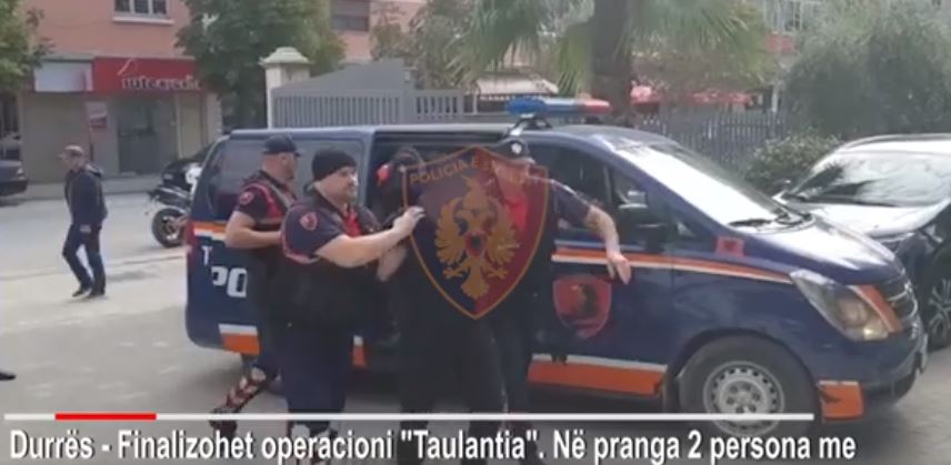 VIDEO/Dalin pamjet e arrestimit të të “rrezikshmit” të Tiranës, u kap me ‘BMW’ dhe me armën plot