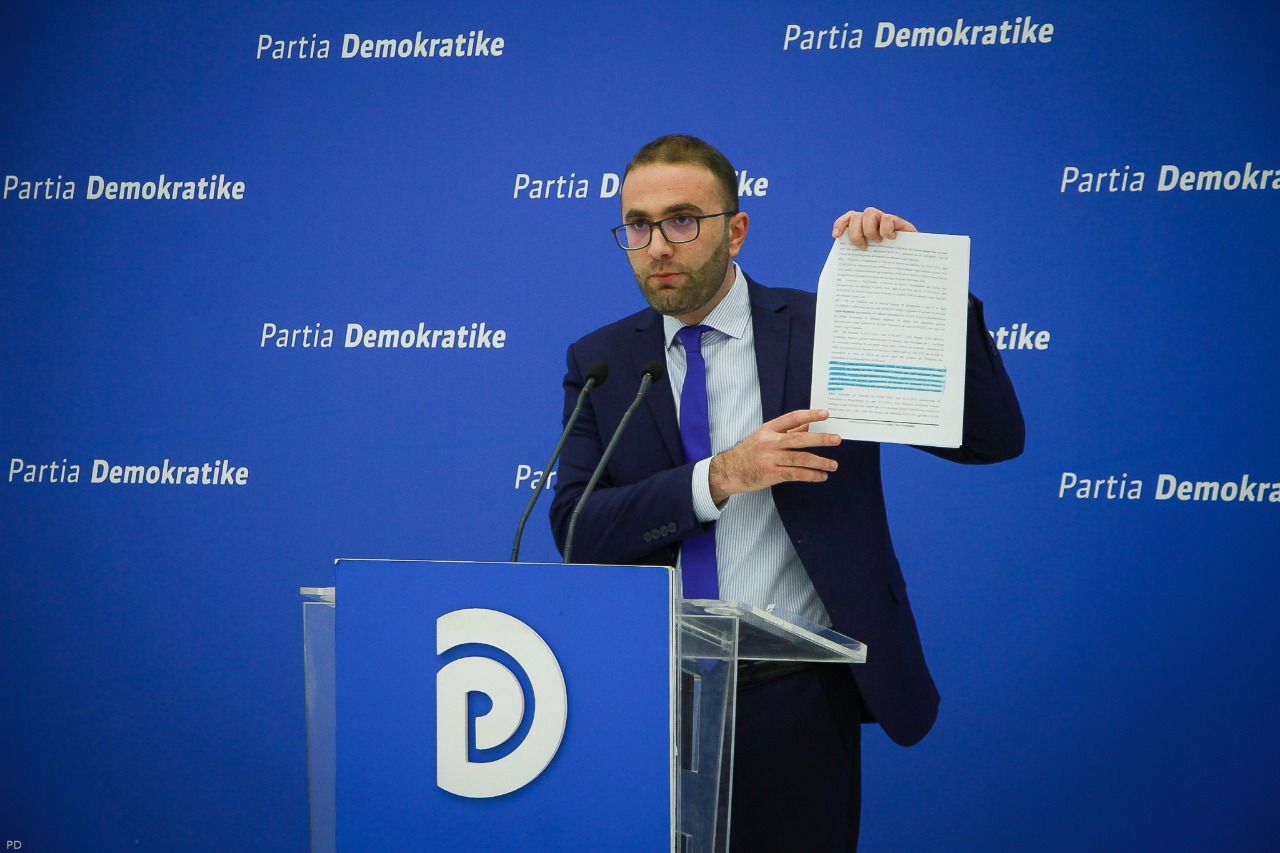 “Shkarkoni pa vonesë Agim Kajmakun”, PD kërkesë KQZ-së: Zbatoni ligji, jo urdhrat politikë të Edi Ramës