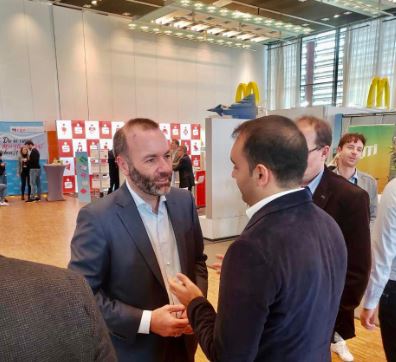 Negociatat/Këlliçi takon Manfred Weber: Disa vende janë kundër për shkak të korrupsionit, krimit dhe drogës