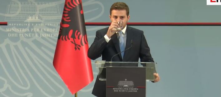 VIDEO/Zhdukja e 11-vjeçarit shqiptar në kampet siriane, Cakaj nuk komenton publikisht: Çështje shumë e ndjeshme