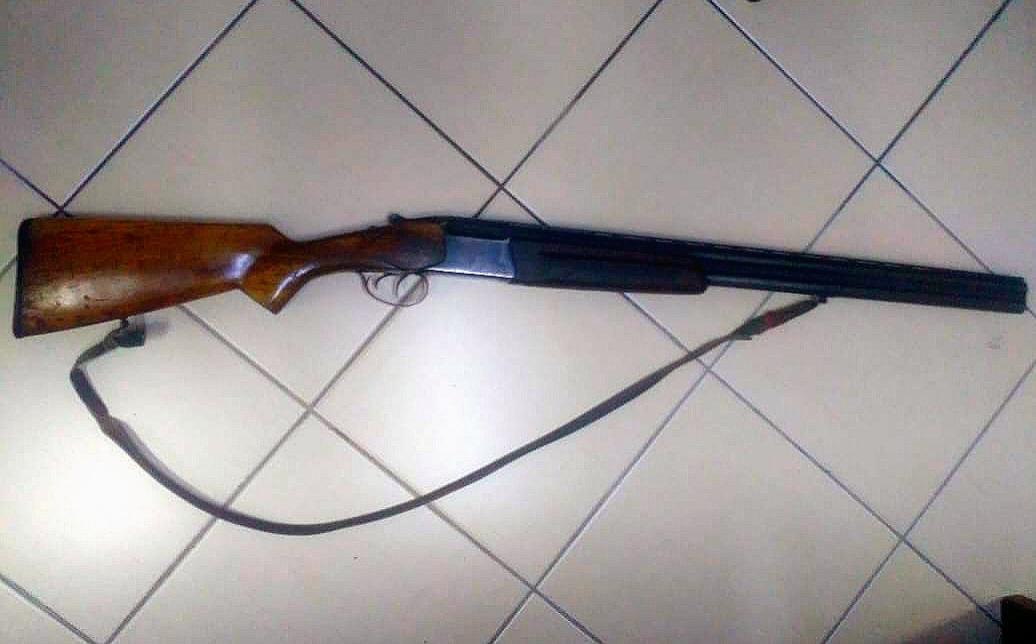 Drogë në fshat, policia ndalon kryeplakun, i zbulohet armë në shtëpi