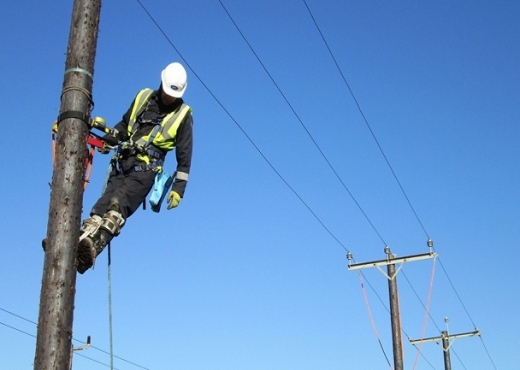 Bie nga kabina elektrike, humb tragjikisht jetën 40-vjeçari