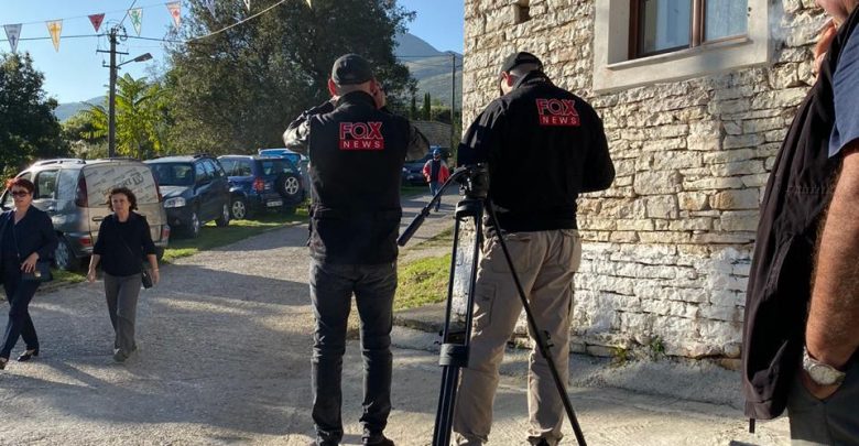 Si u maskuan policët civilë në Bularat për përvjetorin e Kostandin Kacifas?