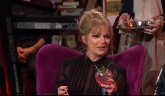 U nxorri emrat, Iris Luarasi sqaron deklaratën për ish-studentët: I mora në telefon dhe u kërkova falje