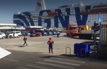 FOTO/Kontroll blic në portin e Durrësit, informacione për drogë e armë kontrabandë