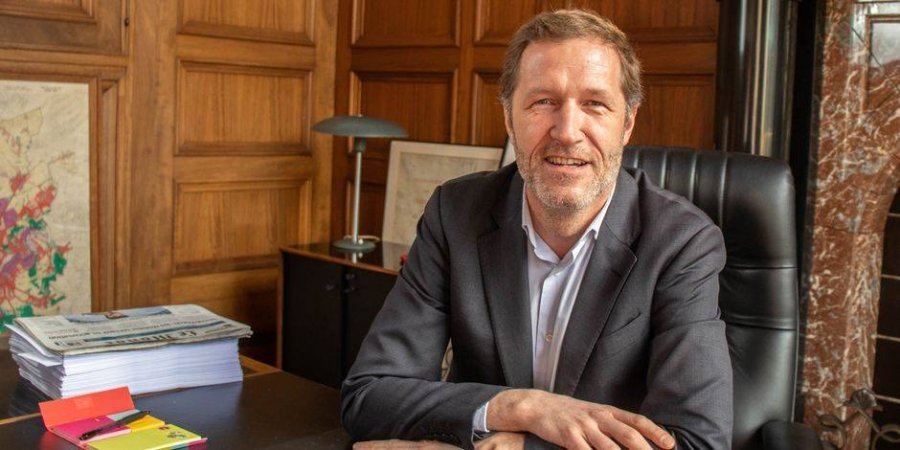 Politikani në Belgjikë i del në krahë familjes shqiptare, nuk lejon dëbimin e tyre nga qyteti