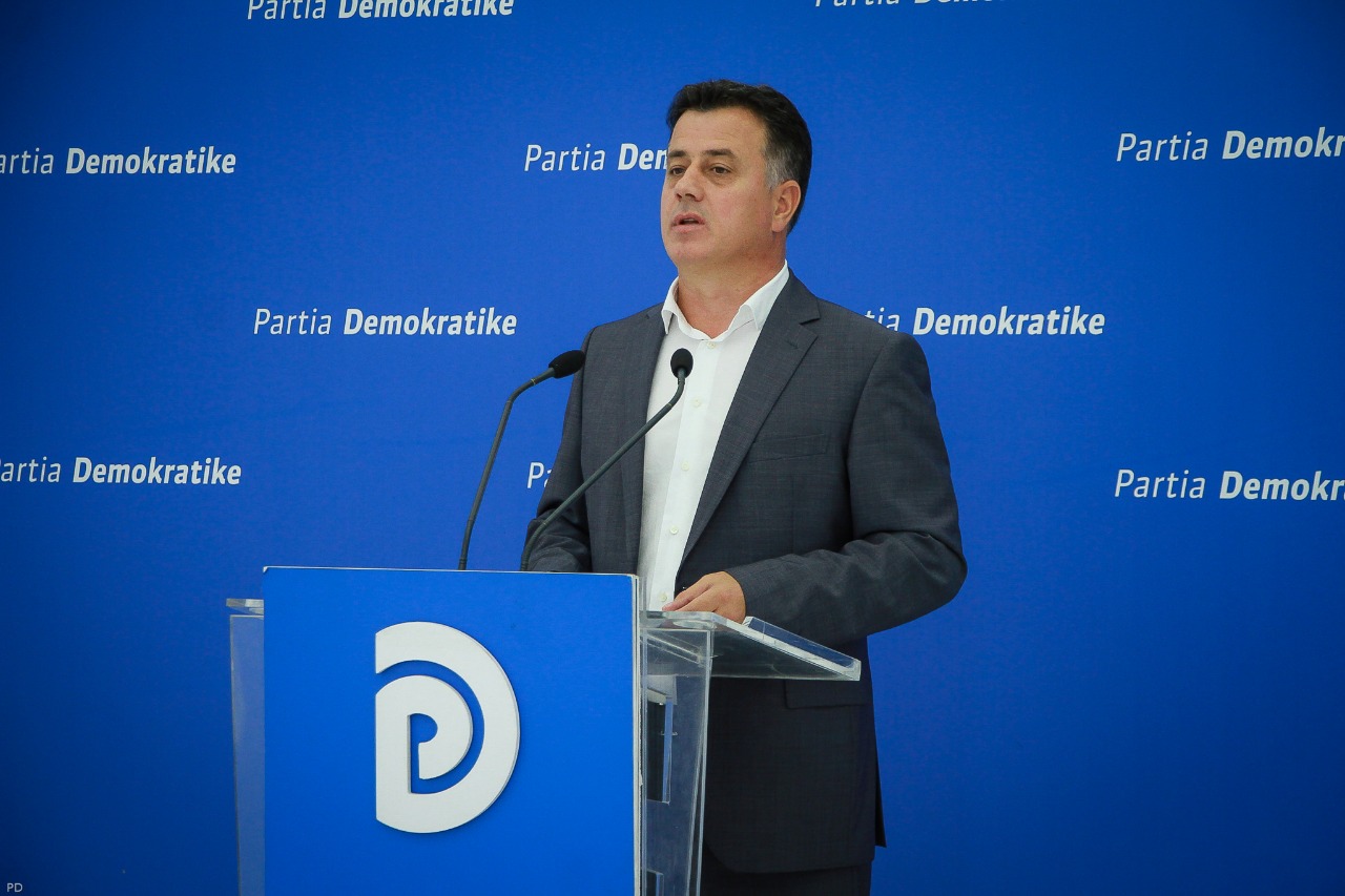 “Djegia e makinës së Dritan Lelit”, PD zbërthen ngjarjen: Në Vlorë po vepron krimi i organizuar, luftë mes bandave