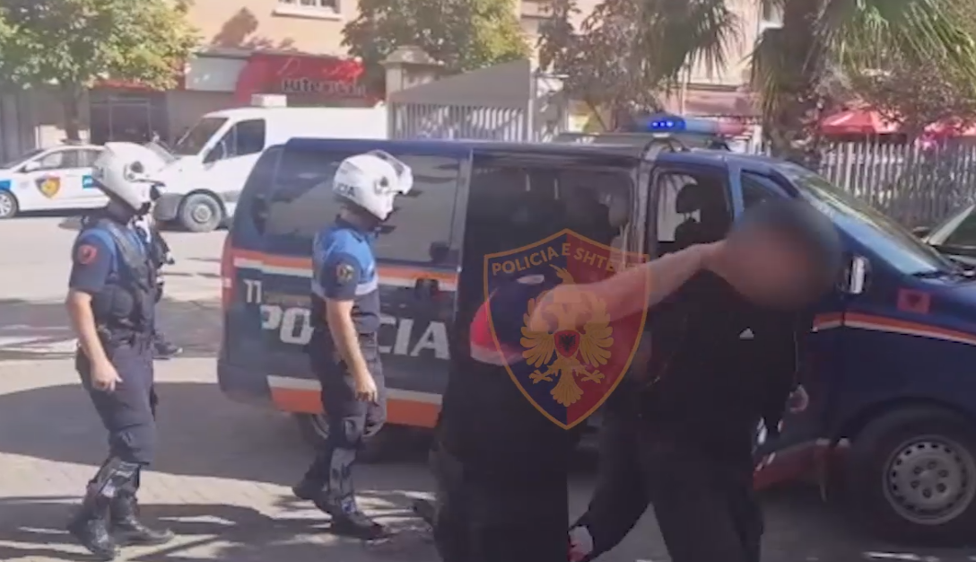 VIDEO/Si u parandalua sherri me armë në Durrës, 2 në pranga, dalin pamjet kur ndërhyn policia